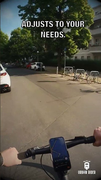柏林街頭的禁行機車標誌，騎乘中拍攝