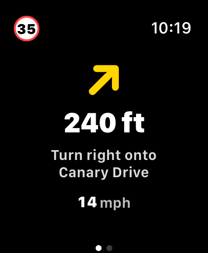 Apple Watch mit der nächsten Abbiegung in Urban Rider während der Fahrt.